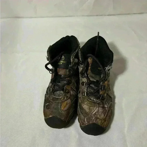 Boys size 4 realtree brand hiking boots, #O528 - Picture 3 of 6